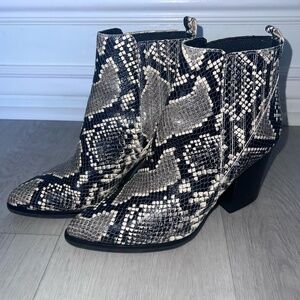 Marc Fisher ALVA 2 Gray and Black Snake Print Leather Upper Boots Size 8.5